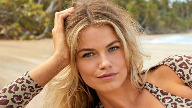 JM_SISWIM_DR_HAILEY_CLAUSON_01_253_MLP